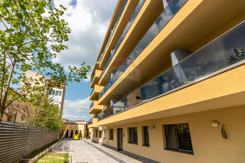 Apartament pe Mosilor, strada cu case, terasa 88 mp, 2 locuri parcare