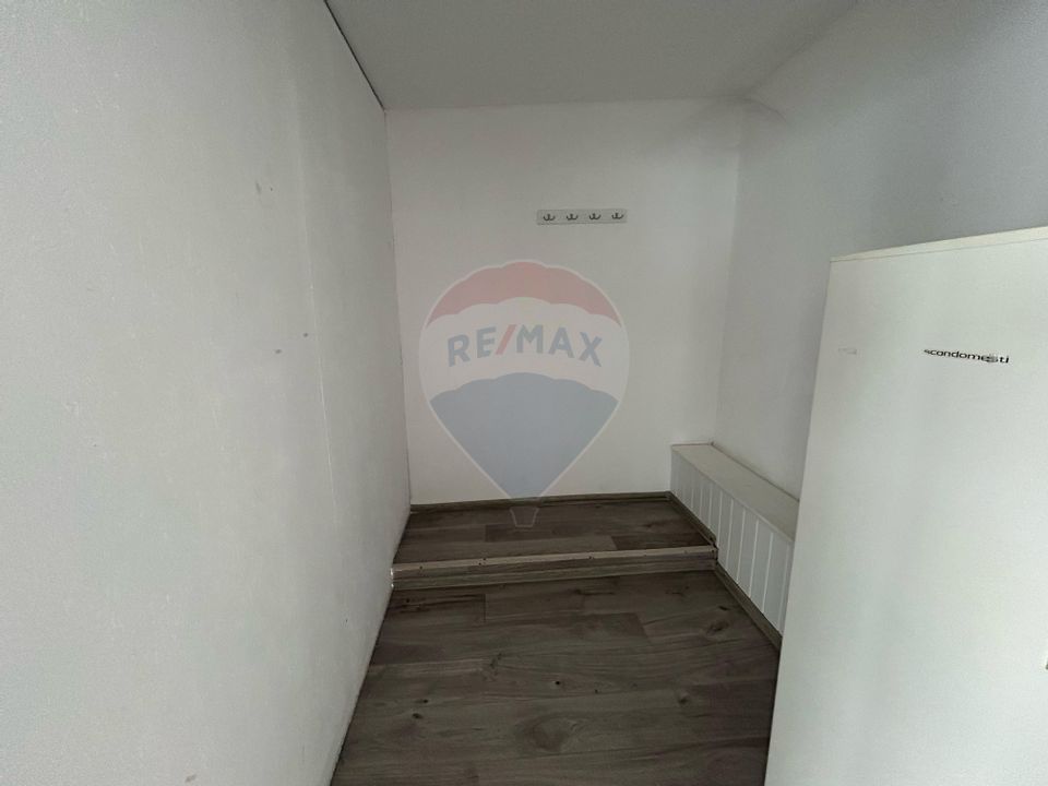 72sq.m Commercial Space for rent, Ultracentral area