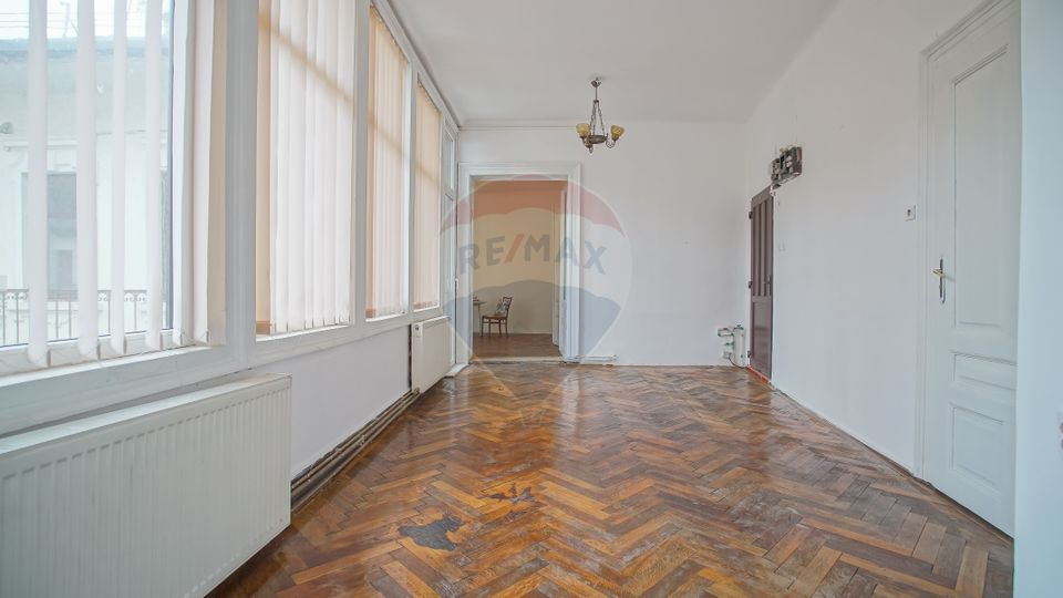 Investiție Centrul Istoric! Apartament 4 camere, 2 băi, 2 intrări