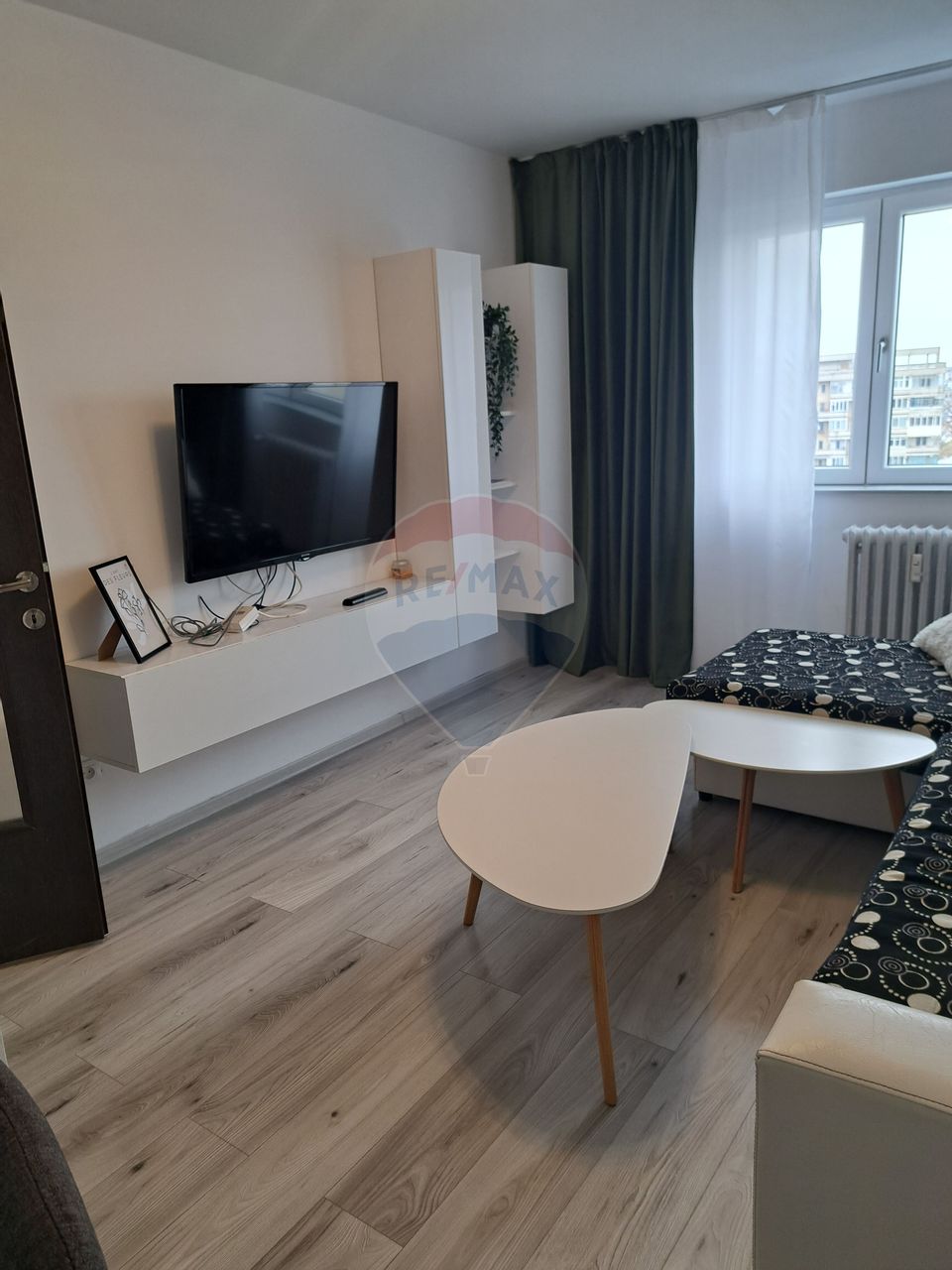 2 Camere de Închiriat, Centru