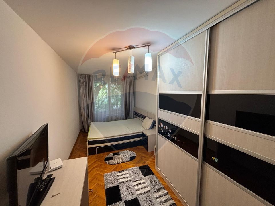 4 room Apartment for sale, Teiul Doamnei area