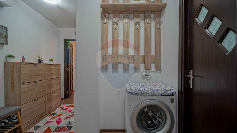 Apartament cu 2 camere de vânzare, renovat si mobilat, Tractorul