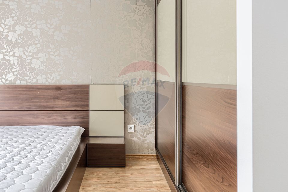 Apartament 3 camere + loc de parcare zona Subcetate