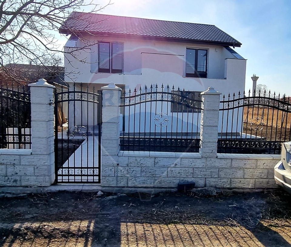 Casă / Vilă cu 4 camere de vânzare în Mărgineni