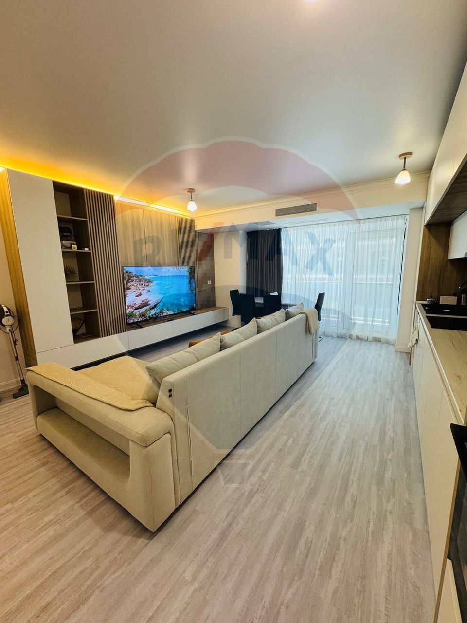 Apartament+loc de parcare in prima linie la mare White Titanic