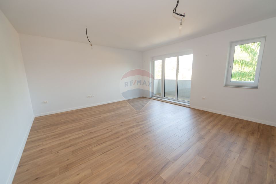 2 room apartment - 59 sqm, metro station, underground parking