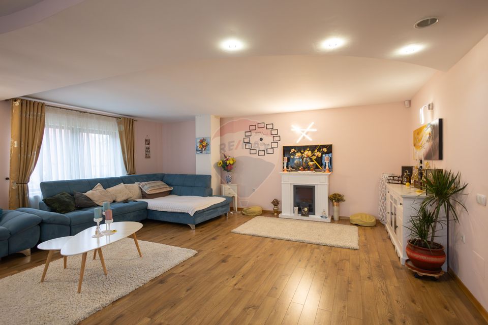 Casa spatioasa de vanzare