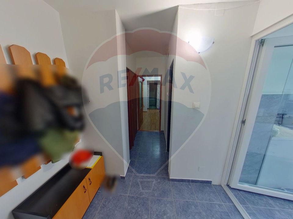 Apartament cu 3 camere de vânzare în zona Est