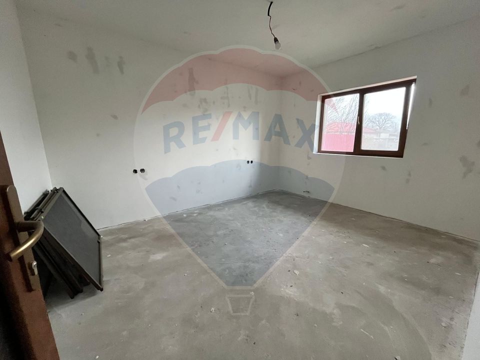 Investitie/Vanzare-  Vilă cu 5 camere la 45 minute de Bucuresti