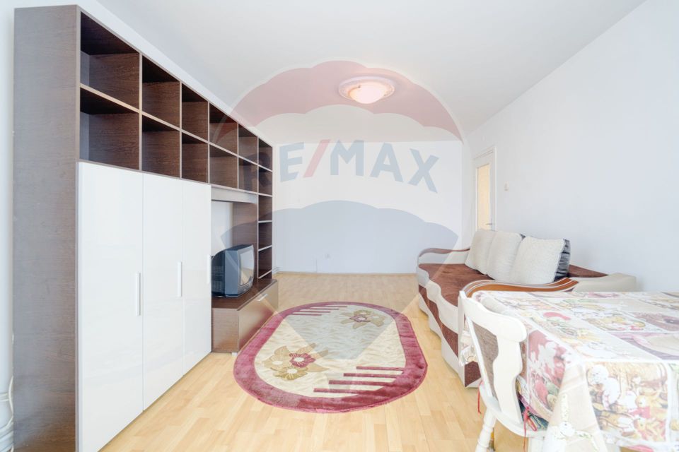 3 room Apartment for rent, Tractorul area