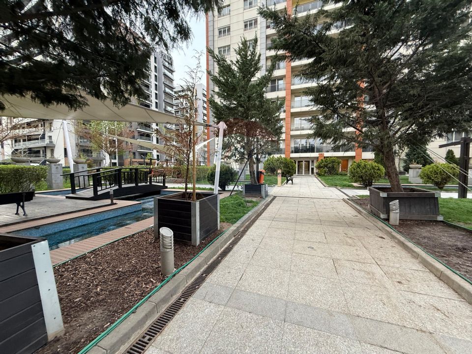 De vanzare | Apartament 3 camere 100 mp, balcon 8 mp | InCity
