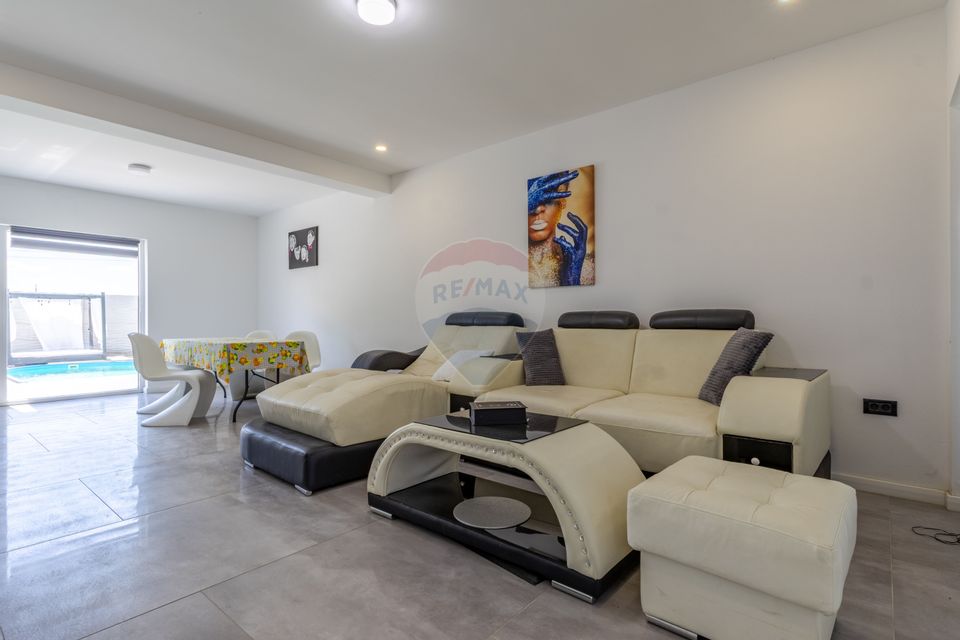 Vilă de lux cu piscina de închiriat