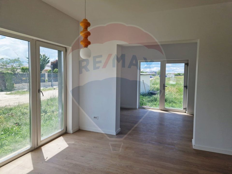 Casă / Vilă - 132,5 mp  , teren - 264 mp  / zona Cârcea