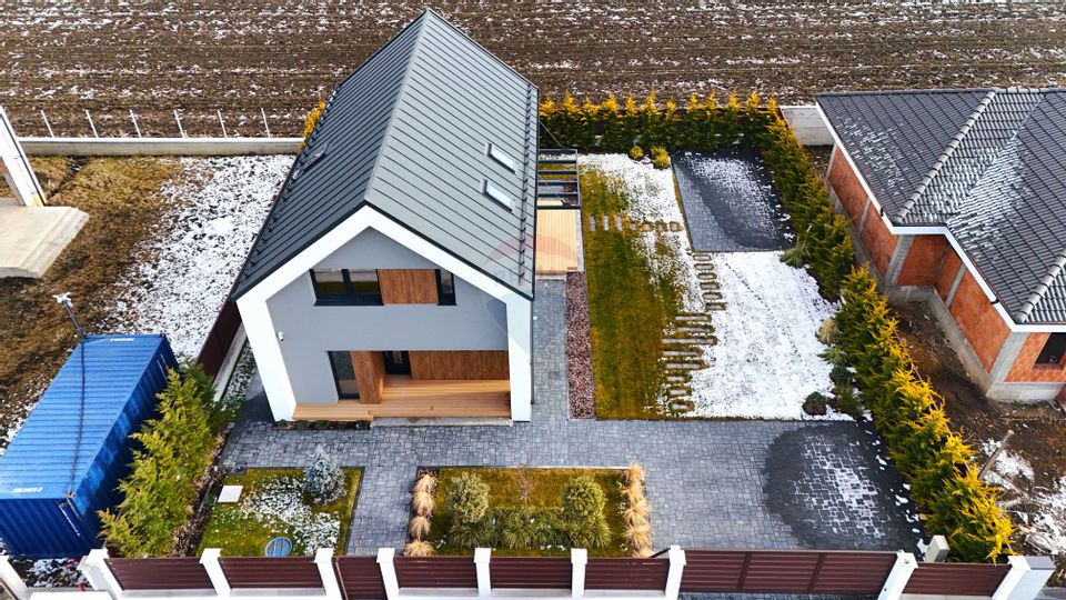 Eficiență Energetică A+ | Cristian | Finisaje Premium | Curte Modernă