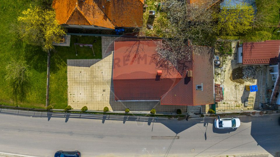 98sq.m Commercial Space for rent