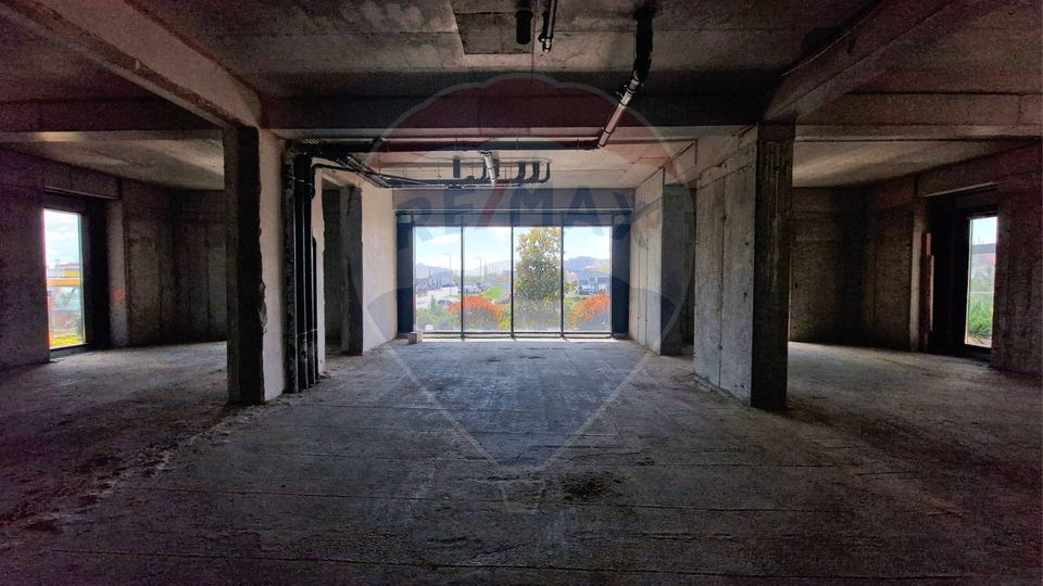 321.9sq.m Commercial Space for rent, Nord area