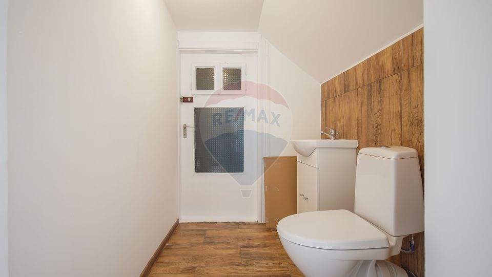 REZERVATA! Vilă individuală cu terasă, curte și două garaje