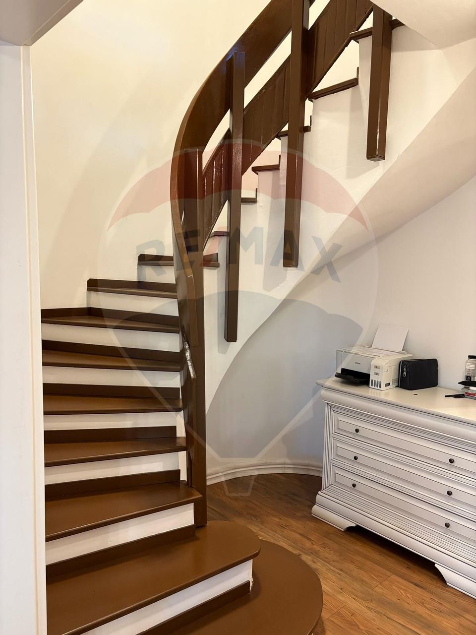 Apartament cu 4 camere de vânzare în zona Central