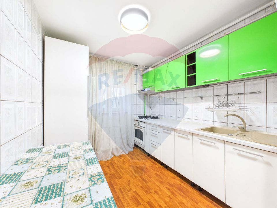 Apartament cu 4 camere de vânzare în zona Rahova