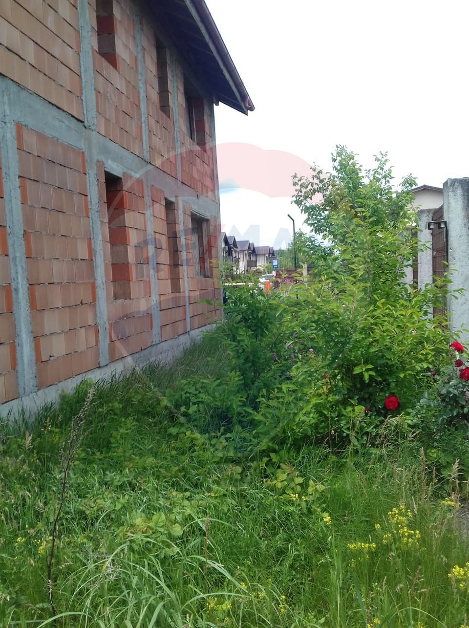 de vanzare Casă / Vilă cu 5 camere, la rosu