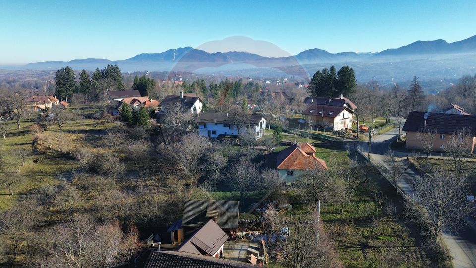 Casă / Vilă cu 7 camere   în zona Bran-Tohanita