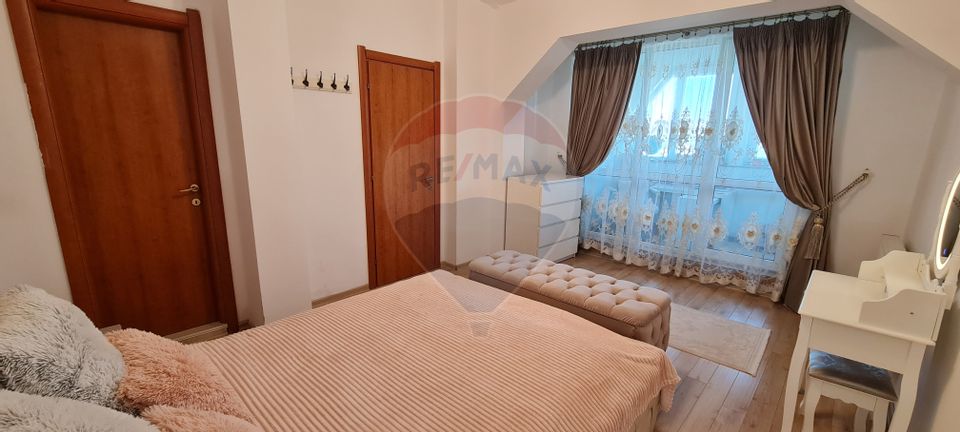 Apartament cu 3 camere de vânzare în zona Straulesti