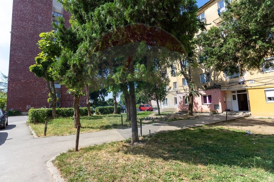 !Oferta!Apartament de vanzare (mobilat/magazin în scara blocului)