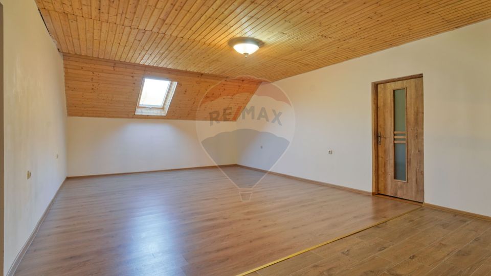 15 room Hotel / Pension for rent