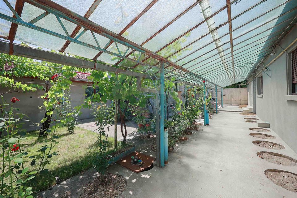 Casă cu 5 camere,489 mp teren de vânzare, în zona Ioșia, Prima Shops