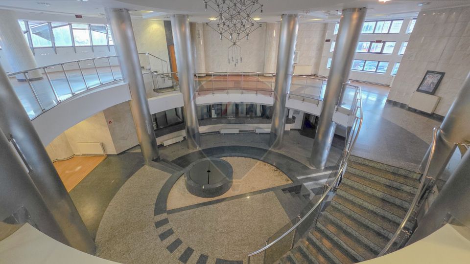 De inchiriat spatiu comercial ultracentral, Piata Revolutiei - Bacau