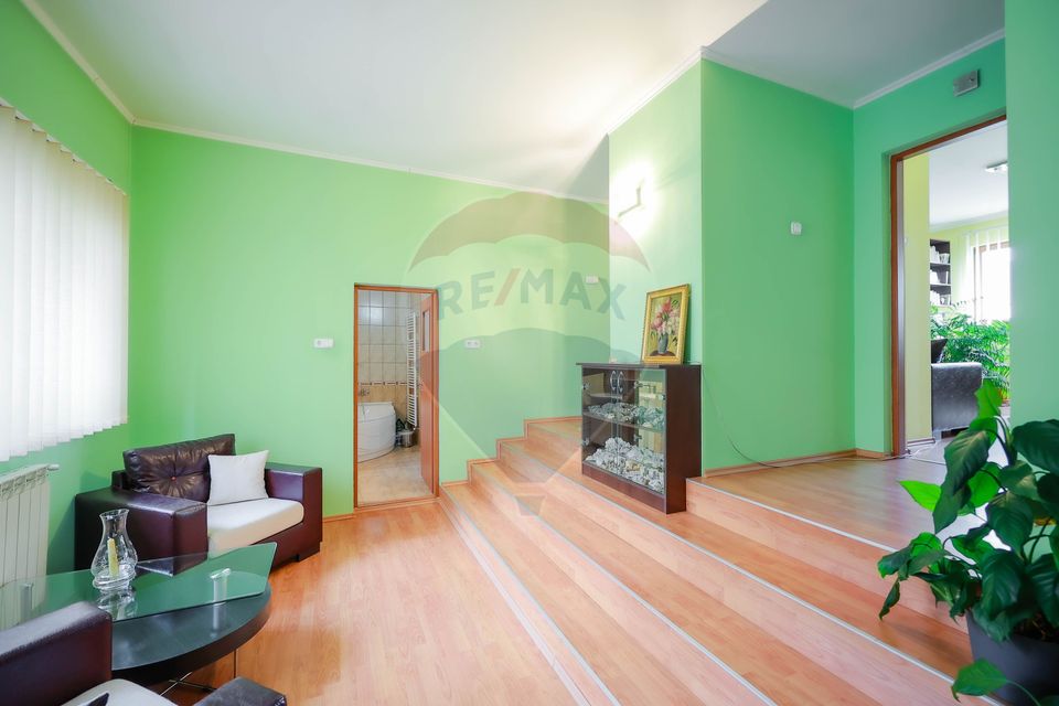 Casă cu 7 camere de vânzare în zona Ultracentrală