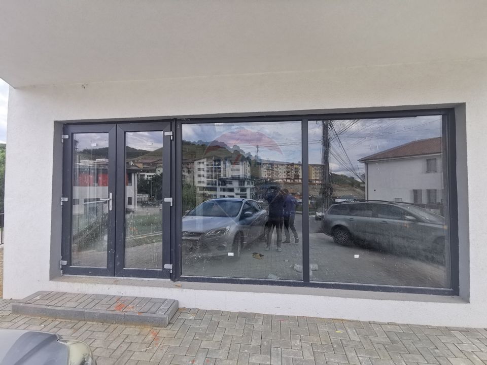 Spatiu comercial, de vanzare, 215 mp, Floresti