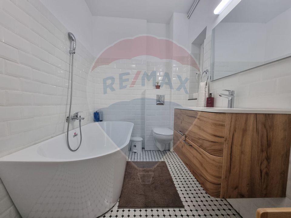Apartament cu 6 camere de închiriat în zona Tomis Mall