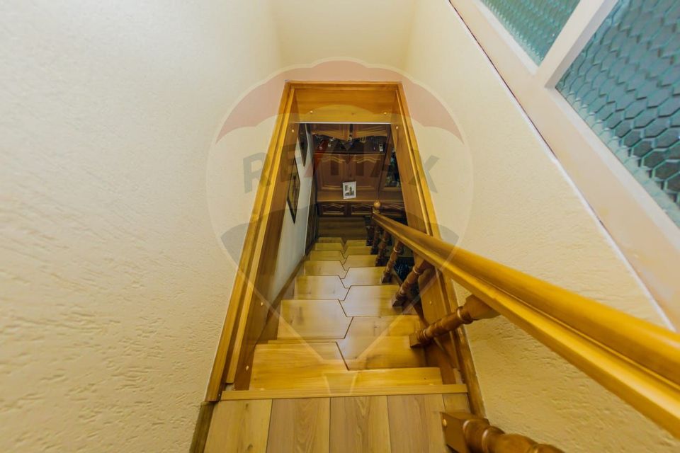 Casă cu curte acoperita de inchiriat, centrul vechi (BM)