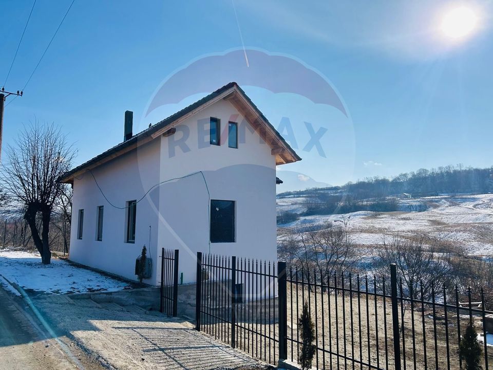 Casă  cu 6 camere de vânzare