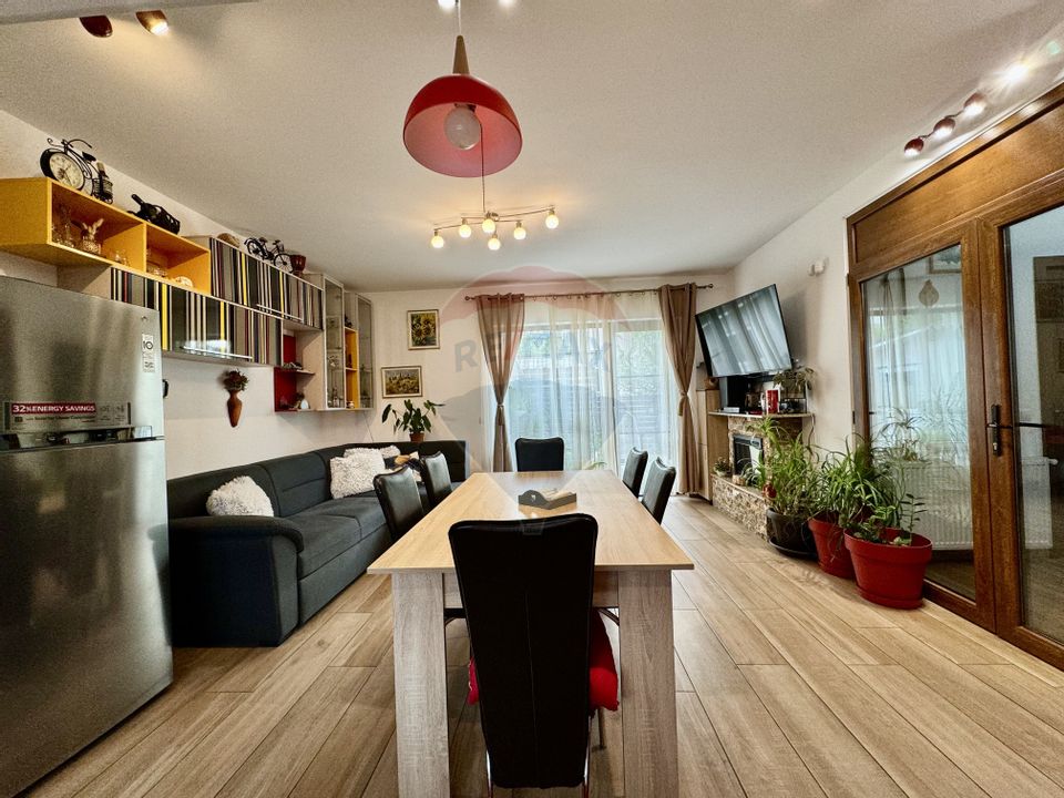 De vanzare duplex cu 5 camere, Zona Vivo