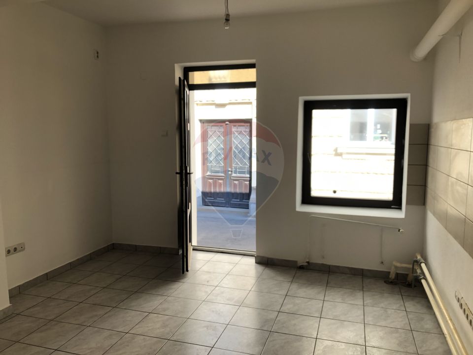 25.08sq.m Commercial Space for rent, Ultracentral area