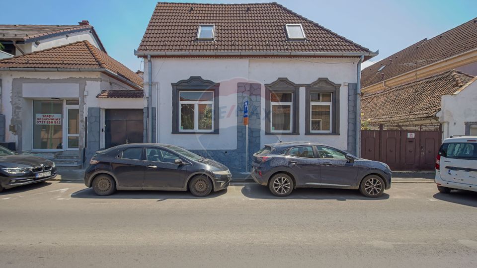 House with 6 bedrooms, each with its own bathroom, Str. Morii, Brașov!