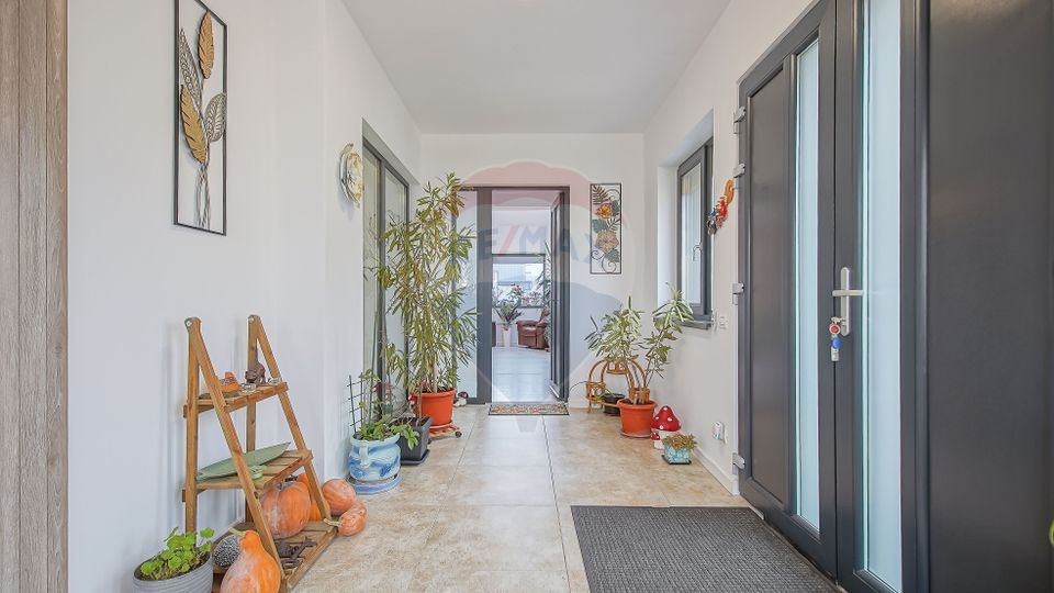 Casă premium cu 270 mp utili, 7 camere ,curte generoasă în Bartolomeu