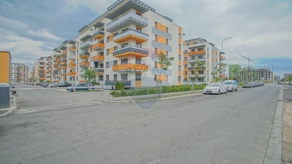 Garsoniera generoasa cu loc de parcare,  Grandis Tractorul