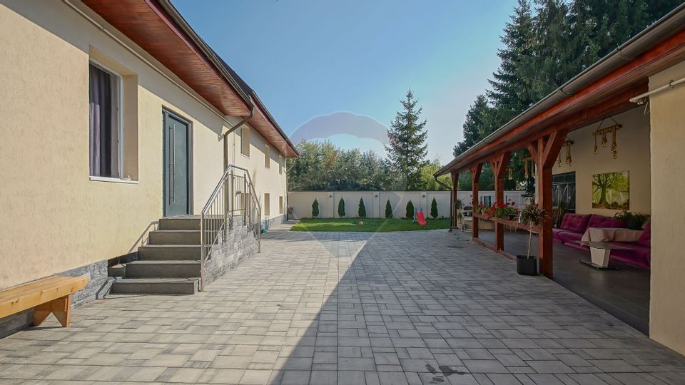 Casă / Vilă Săsească cu 6 camere de vânzare in Vulcan, Brasov