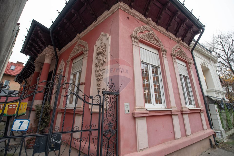 Vila interbelica cu 6 camere de vanzare, 99 mpu, Parc Cismigiu