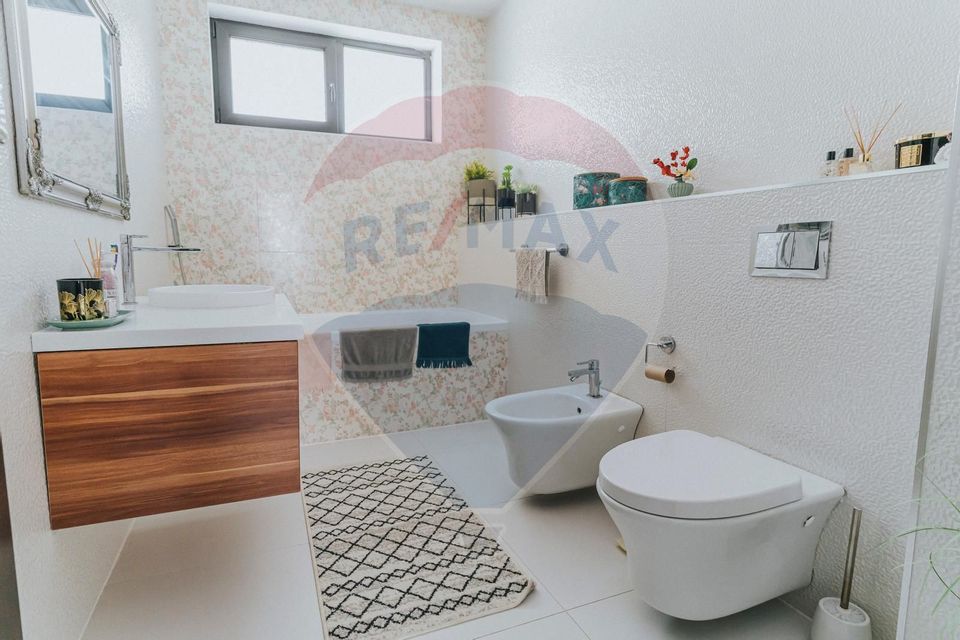 Ready to Move Family Home with Heated Pool – Gheorghe Doja Street, Ora