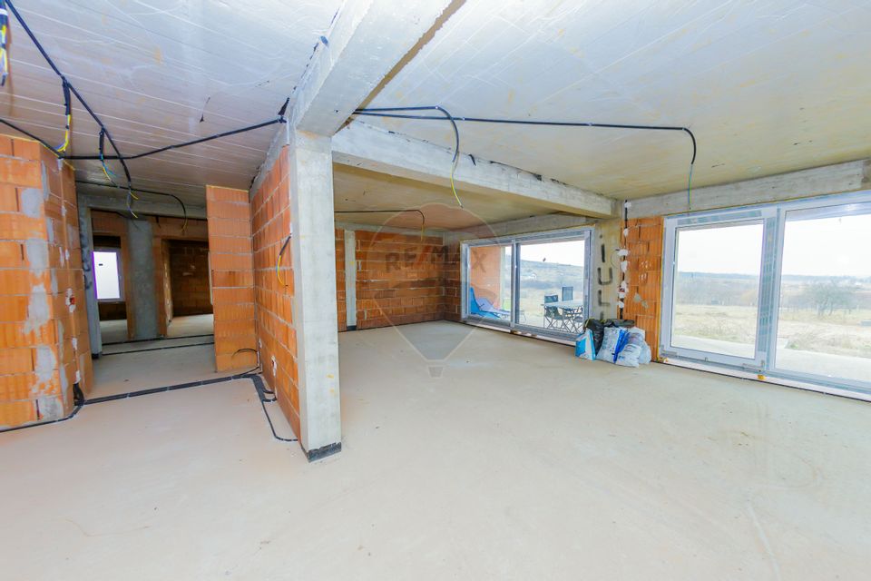 7 room House / Villa for sale, Est area