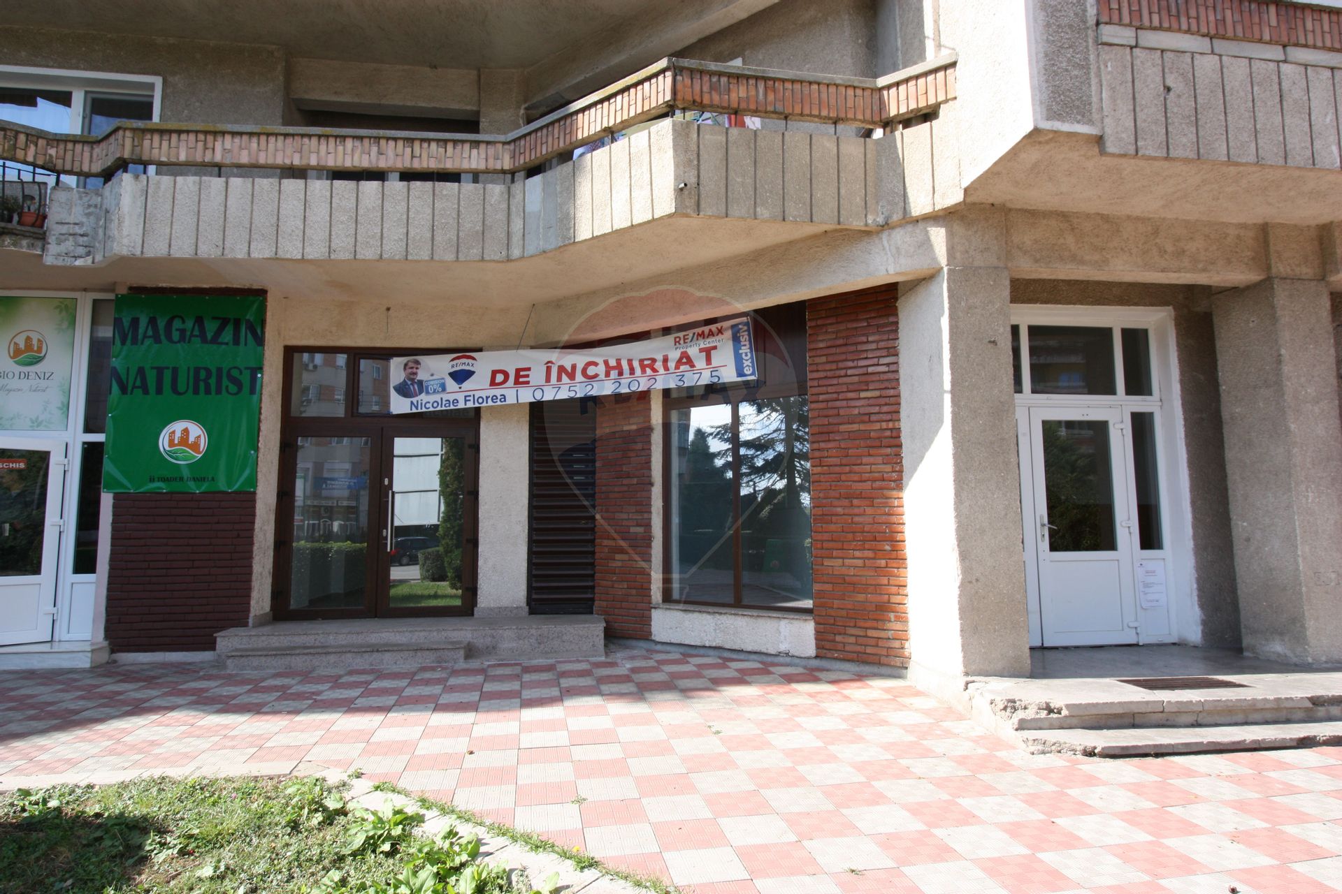 Spatiu comercial 34 mp inchiriere in Bloc de apartamente, Hunedoara, Simeria, Central