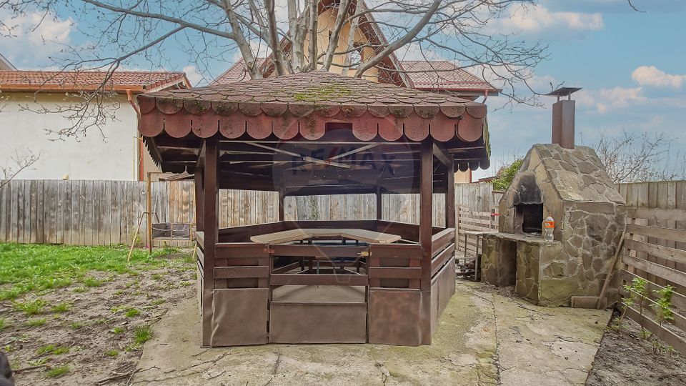 Vilă cu Teren Generos - Tractorul, Potrivită pentru Locuit sau Afacere