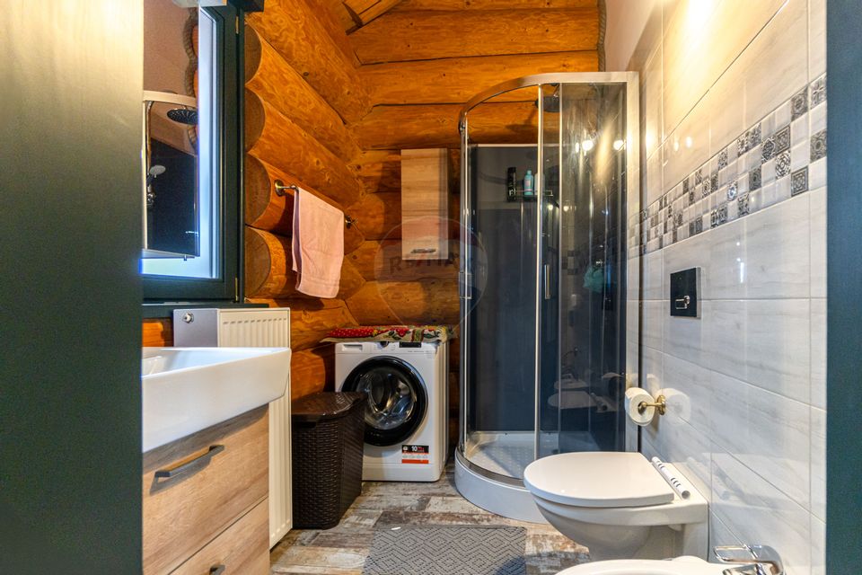 Doua case in stil canadian – confort modern intr-un cadru natural