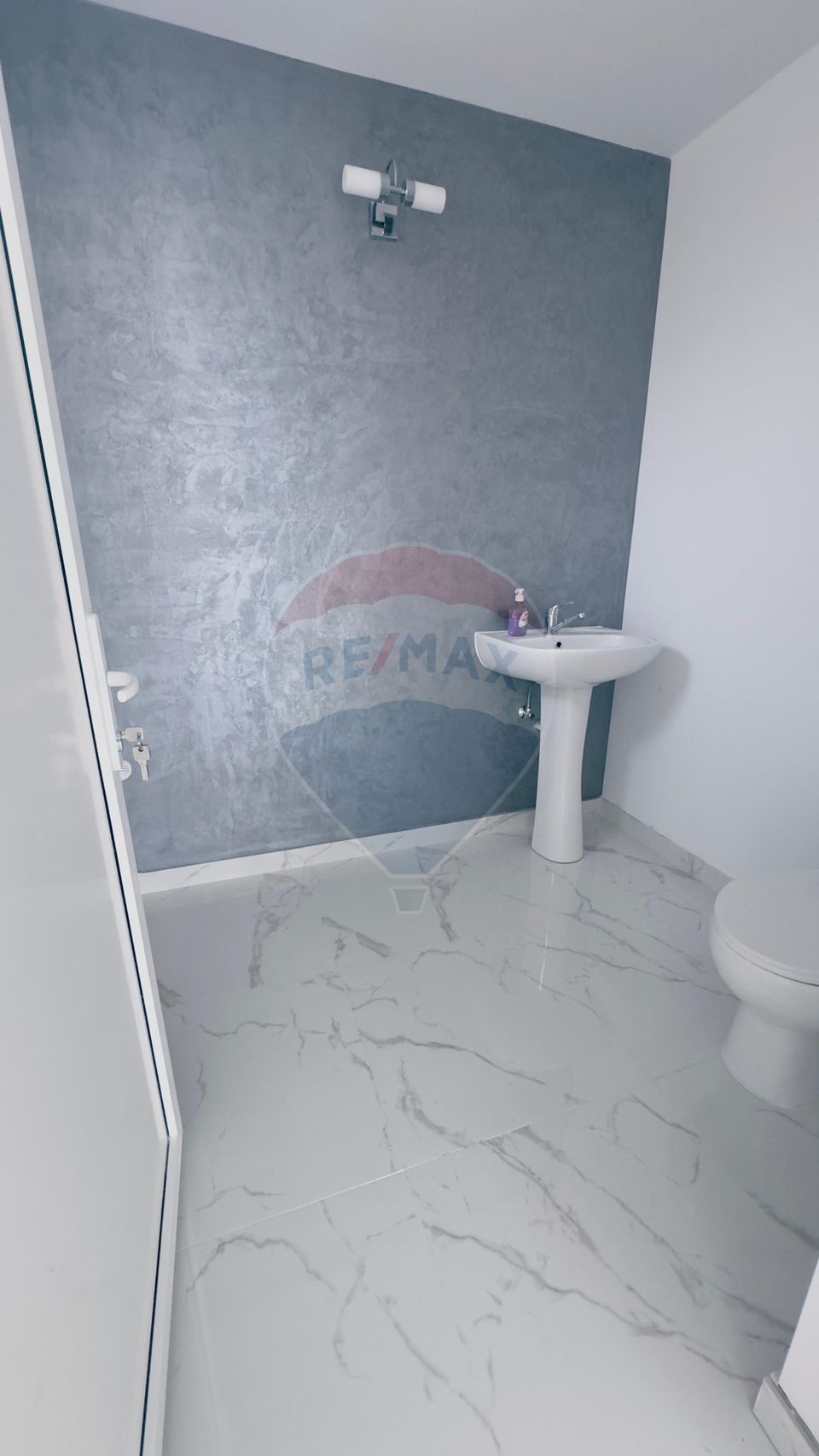 Proprietate premium în Filiași, locuință de lux cu spații comerciale