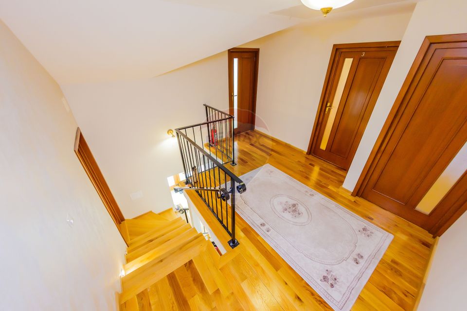 VILA CU TEREN GENEROS DE VANZARE/SCHIMB CU CASA