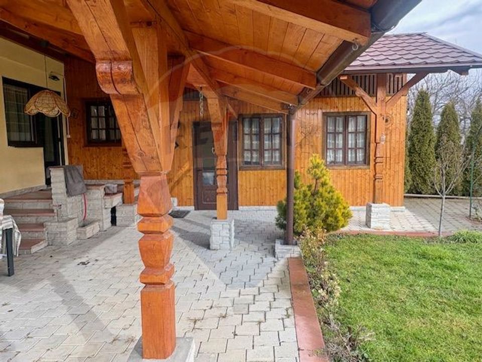 Casă / Vilă cu 6 camere de vânzare